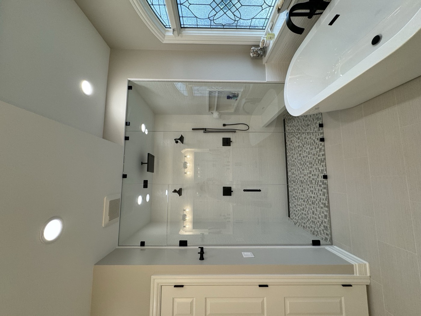 Lake Forest Bath Refresh project photo